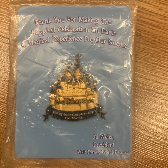 Disney Cast Exclusive Pin Set - Picture 4 of 4